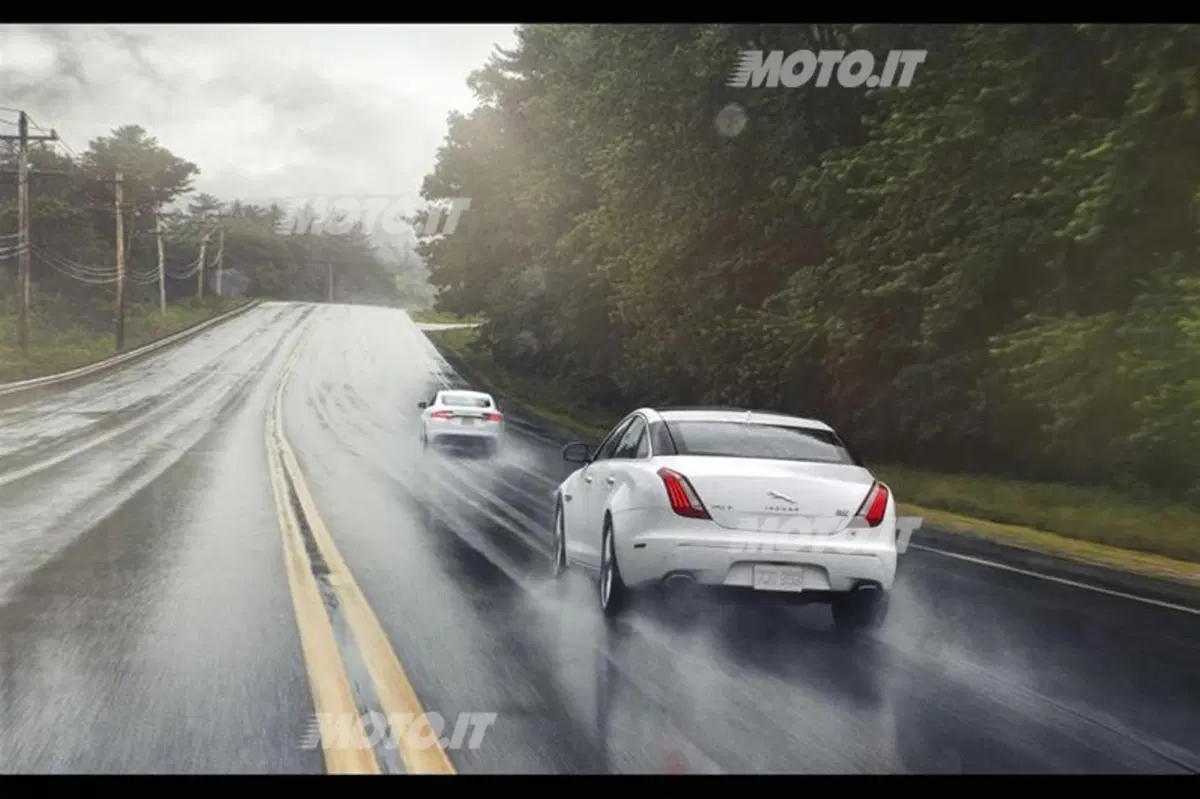 Jaguar XF e XJ: in arrivo la trazione integrale (3)