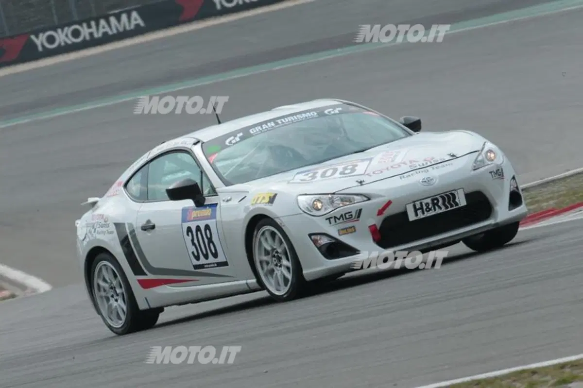 TMG GT86 CS-V3: la sportiva giapponese da competizione