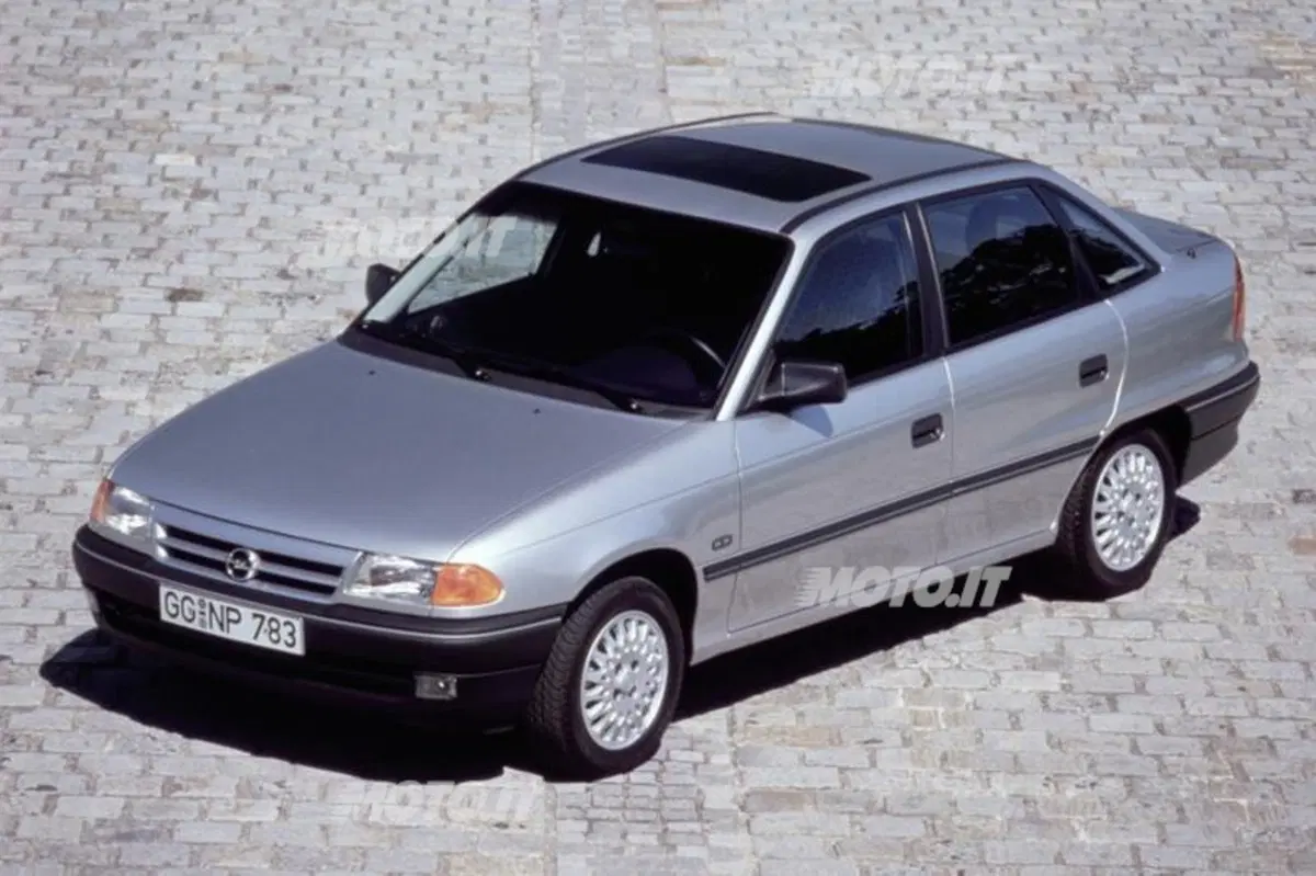 Opel: 50 anni di berline a tre volumi (11)
