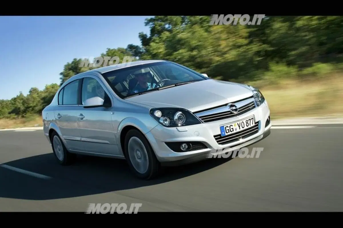 Opel: 50 anni di berline a tre volumi (14)