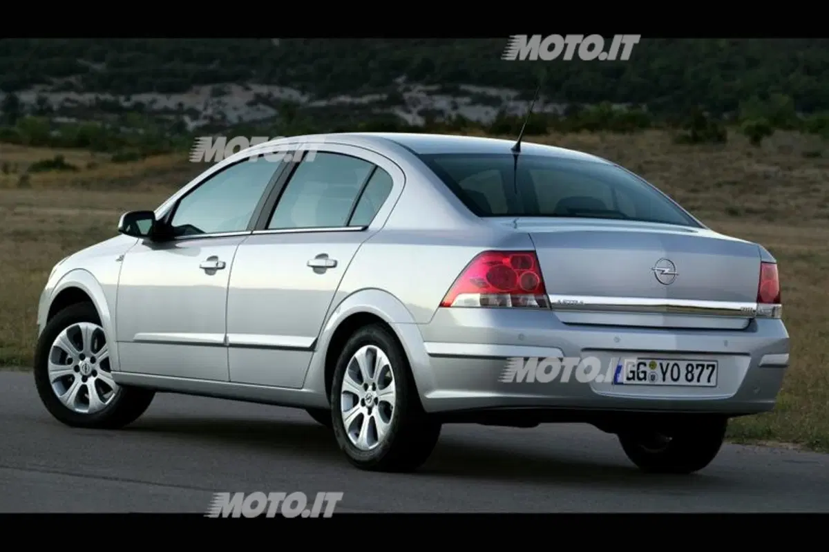 Opel: 50 anni di berline a tre volumi (15)