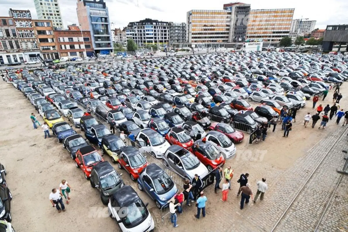 Record ad Anversa: la smart parade più lunga del mondo