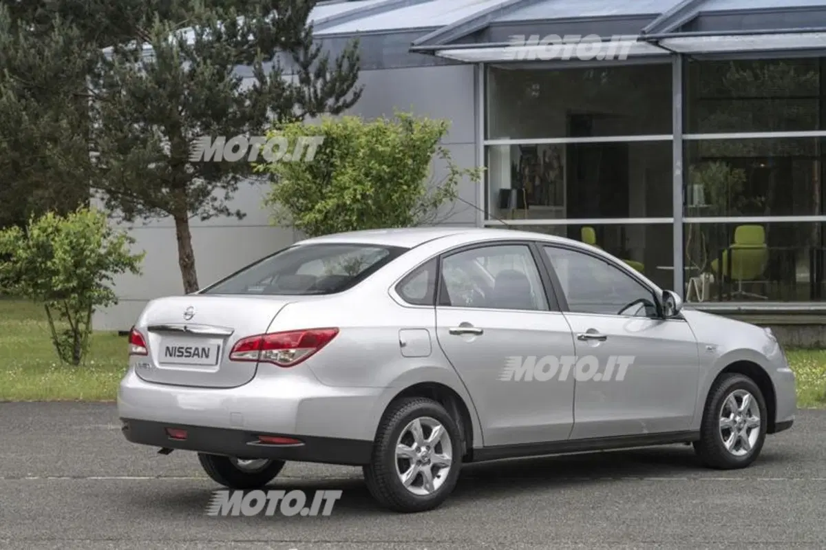 Nuova Nissan Almera: svelata a Mosca (2)
