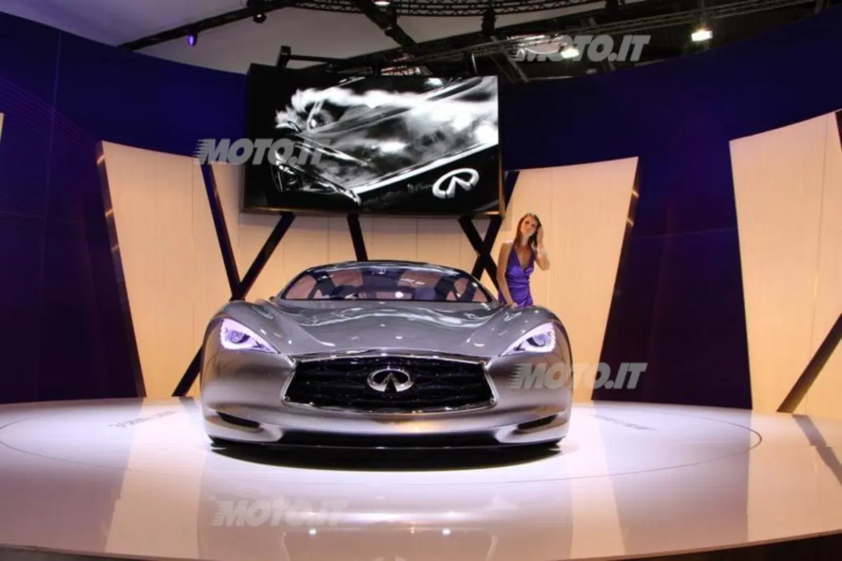 Infiniti al Salone di Parigi 2012 (4)