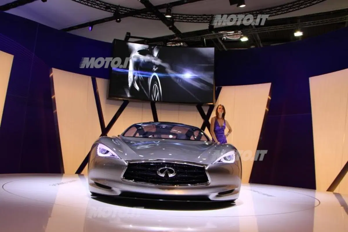 Infiniti al Salone di Parigi 2012 (5)