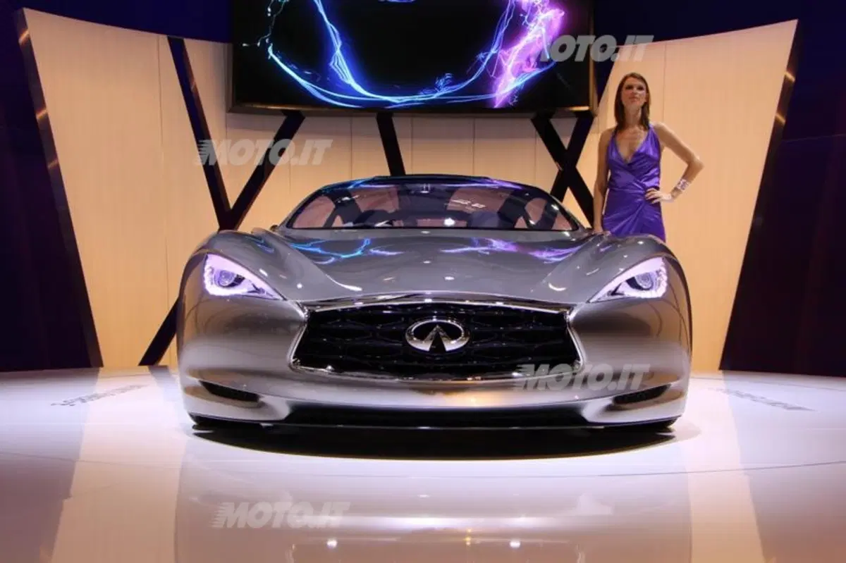 Infiniti al Salone di Parigi 2012 (6)