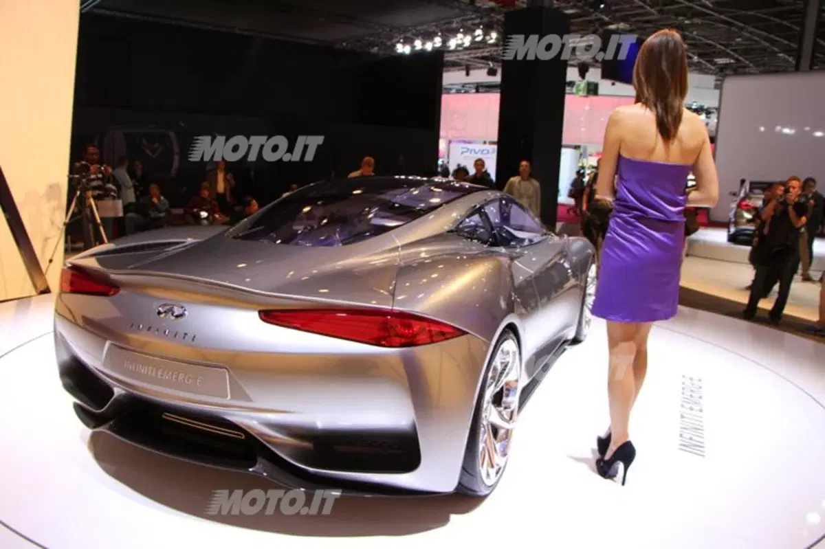 Infiniti al Salone di Parigi 2012 (7)