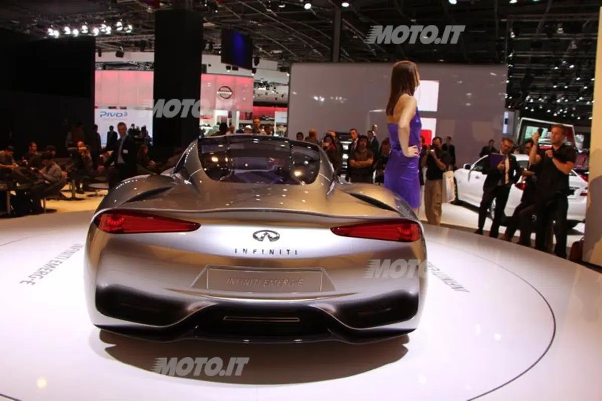 Infiniti al Salone di Parigi 2012 (8)