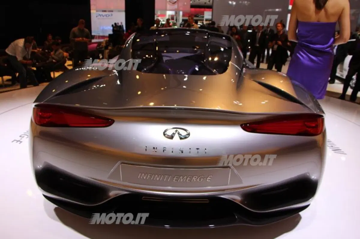 Infiniti al Salone di Parigi 2012 (9)
