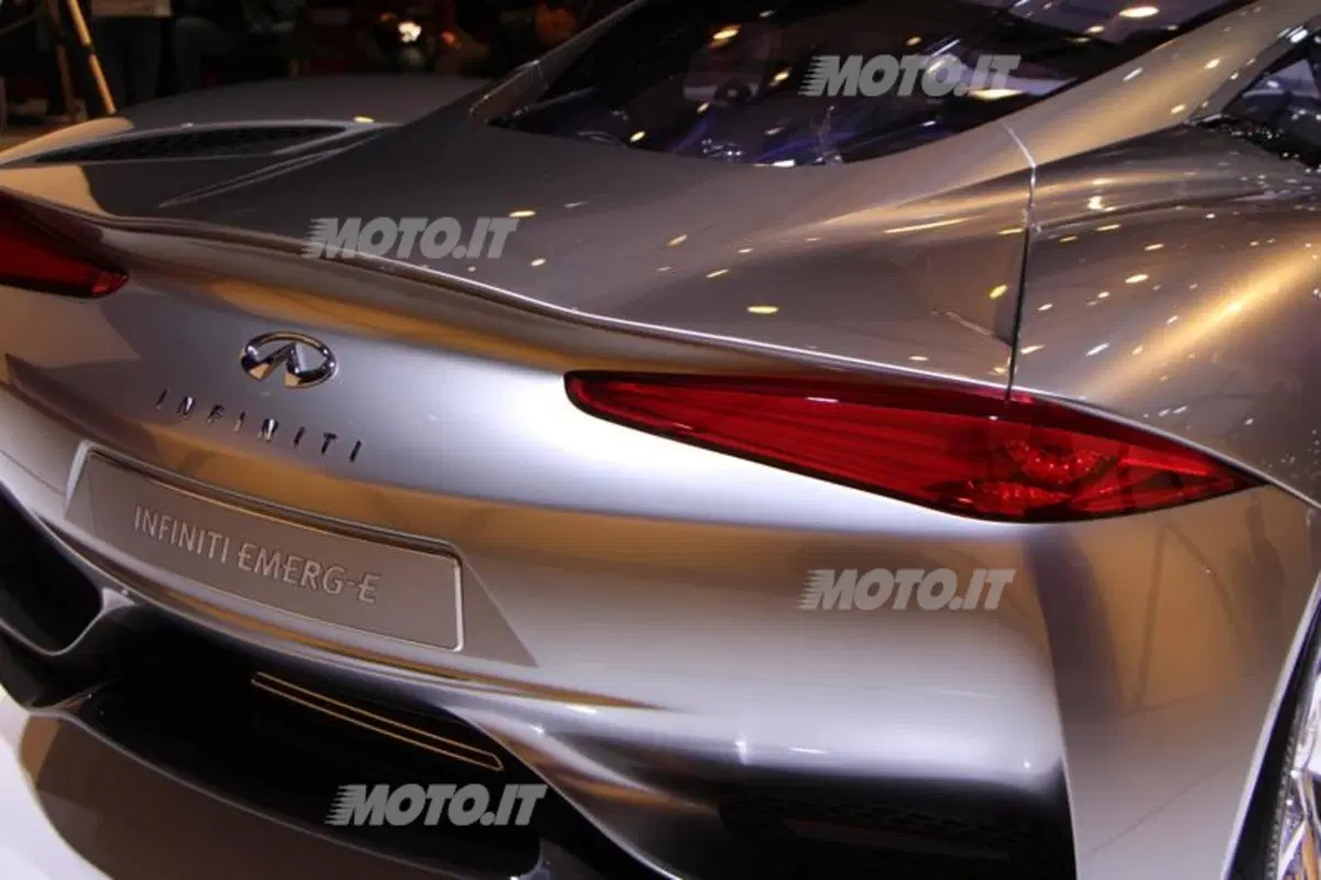 Infiniti al Salone di Parigi 2012 (10)