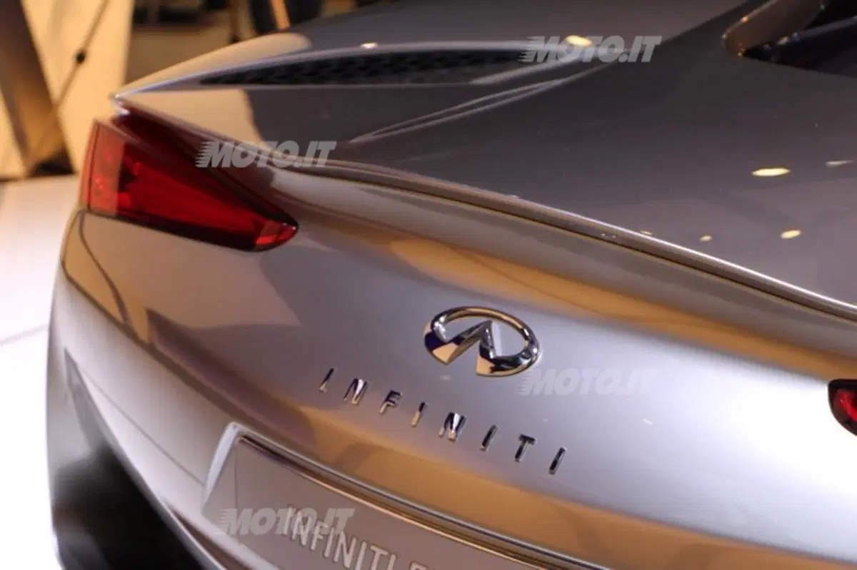Infiniti al Salone di Parigi 2012 (11)