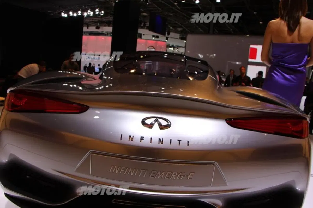 Infiniti al Salone di Parigi 2012 (16)