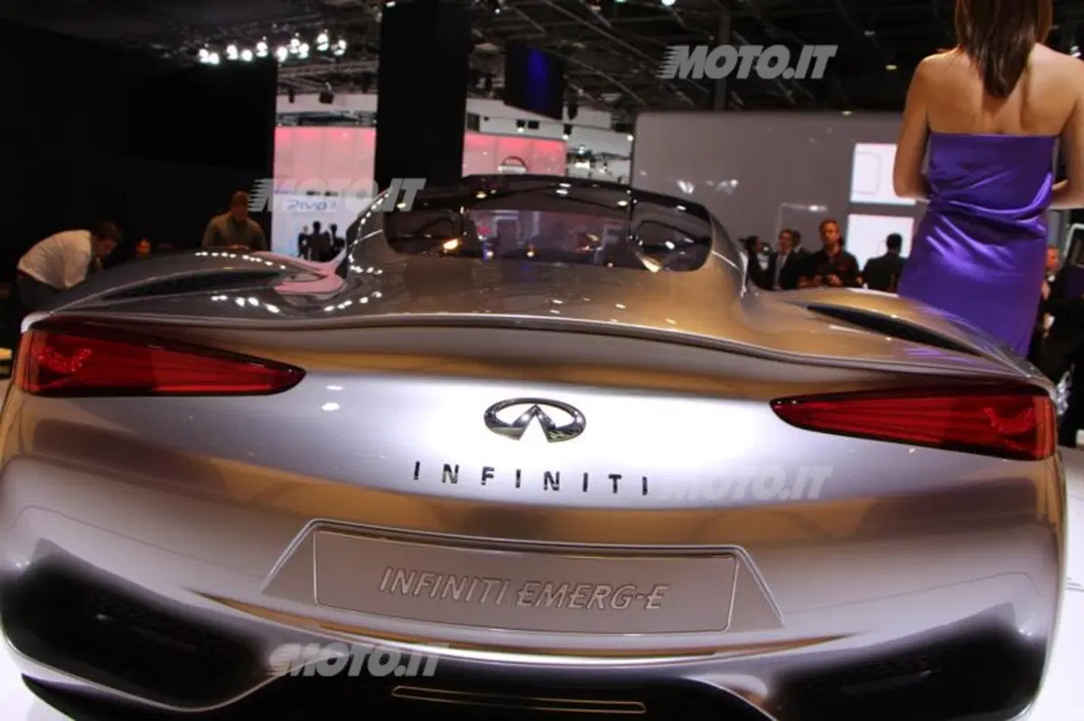 Infiniti al Salone di Parigi 2012 (17)