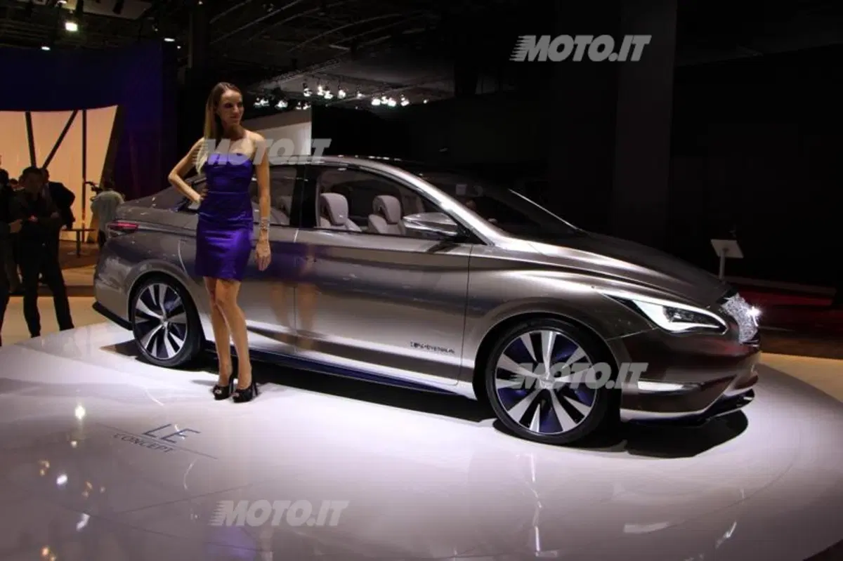Infiniti al Salone di Parigi 2012 (27)