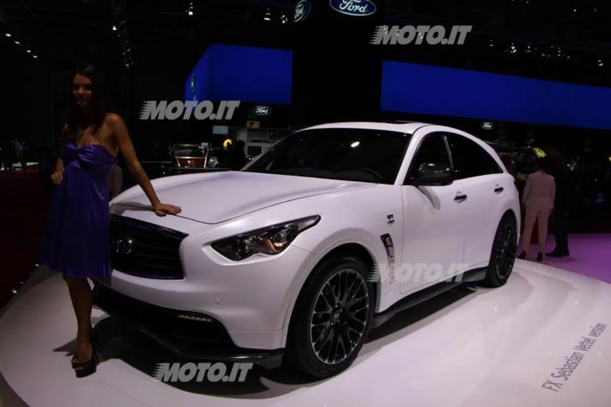 Infiniti al Salone di Parigi 2012 (33)