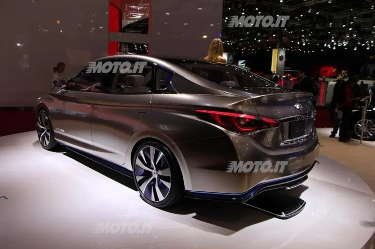 Infiniti al Salone di Parigi 2012 (38)