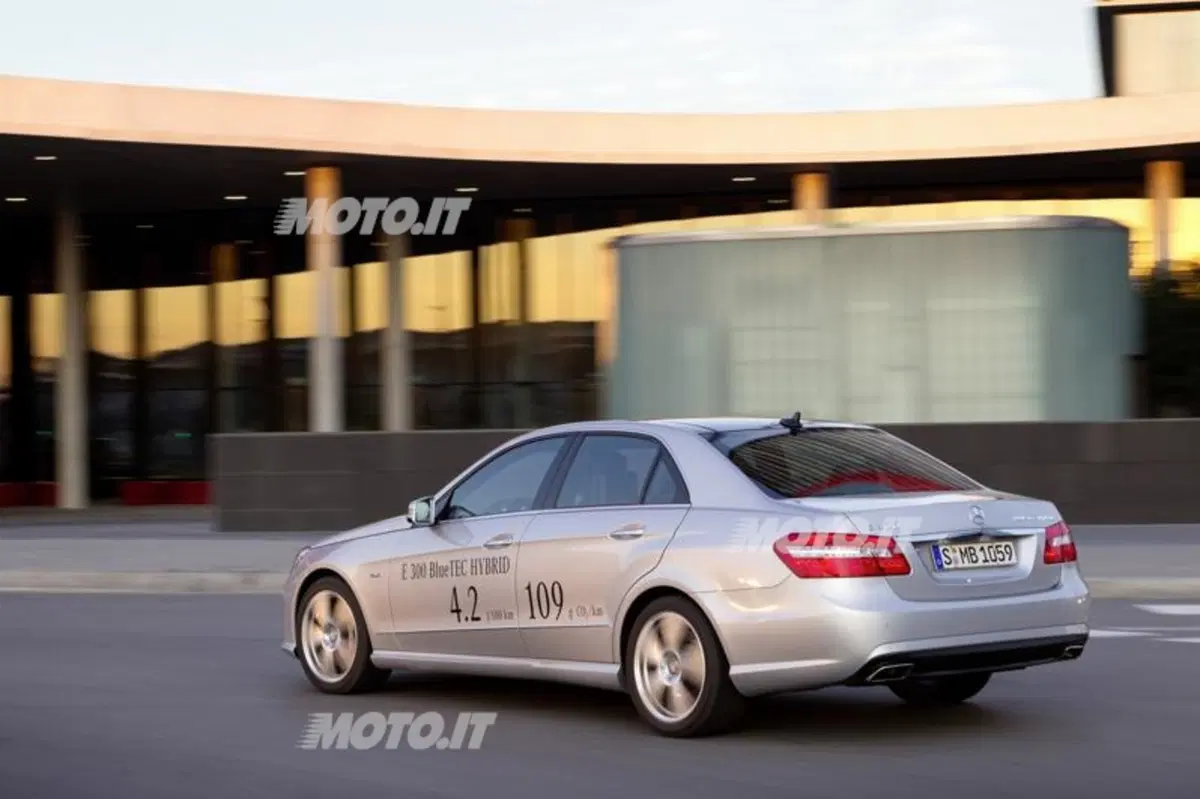 Mercedes-Benz Classe E BlueTEC HYBRID: ottiene la classe energetica A+ (2)