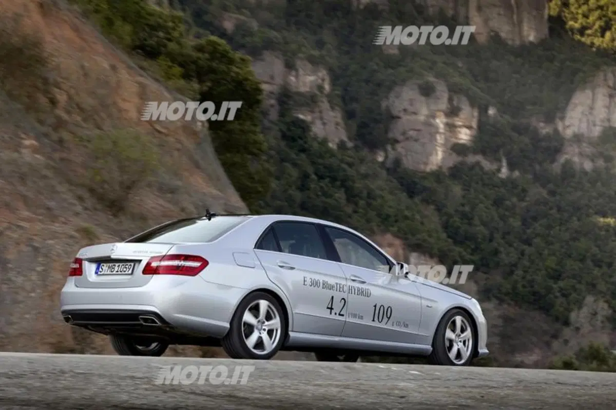 Mercedes-Benz Classe E BlueTEC HYBRID: ottiene la classe energetica A+ (4)
