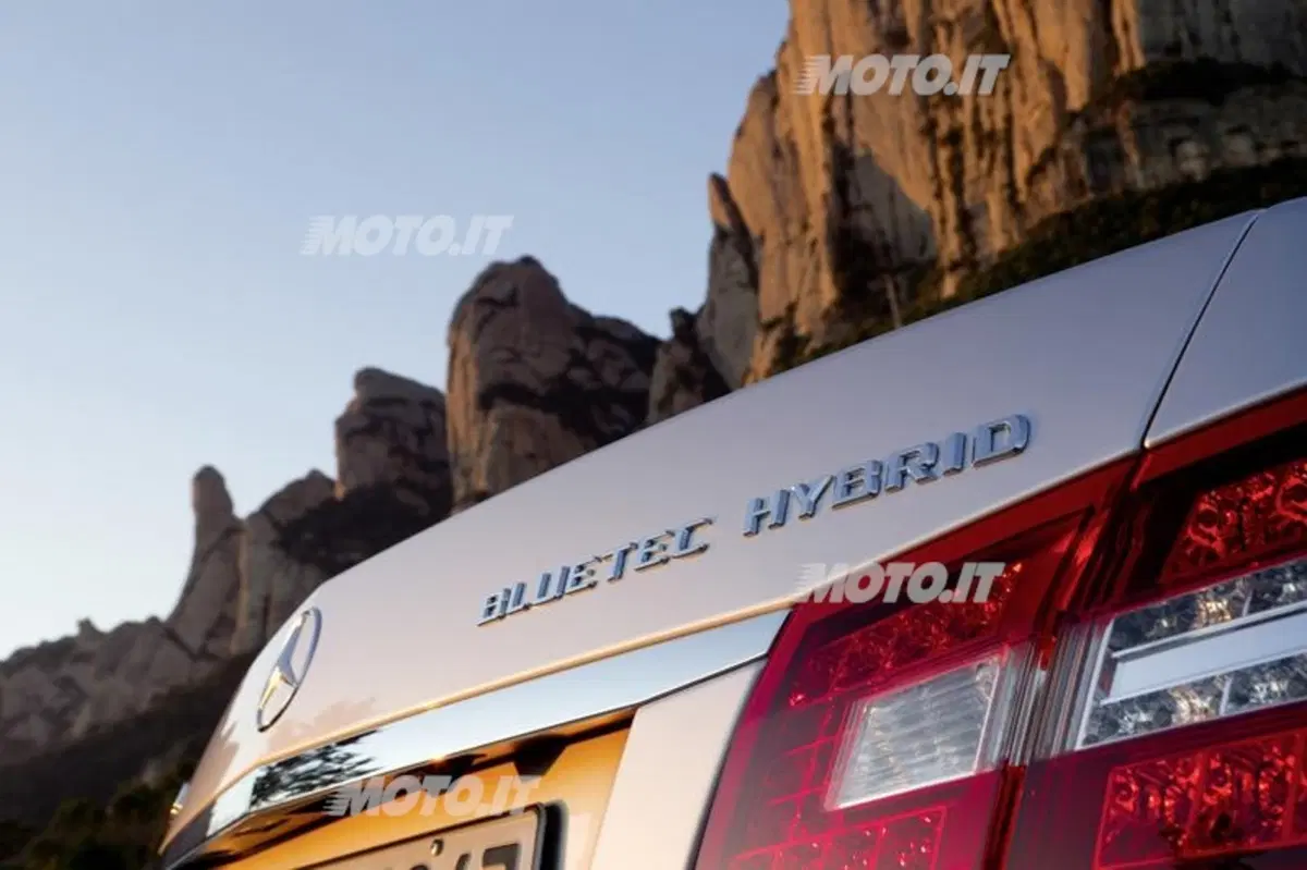 Mercedes-Benz Classe E BlueTEC HYBRID: ottiene la classe energetica A+ (8)