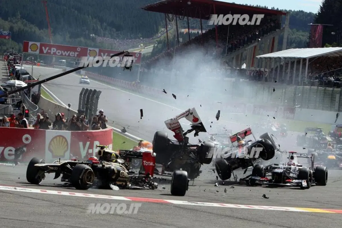 GP Spa 2012: la fotosequenza dell’incidente (2)