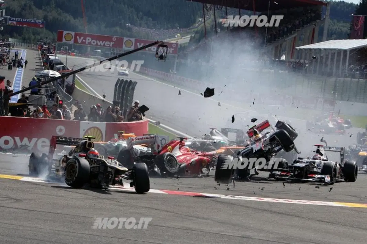 GP Spa 2012: la fotosequenza dell’incidente (3)