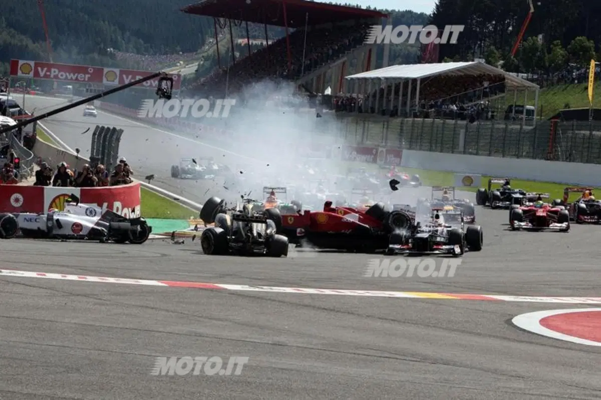GP Spa 2012: la fotosequenza dell’incidente (4)