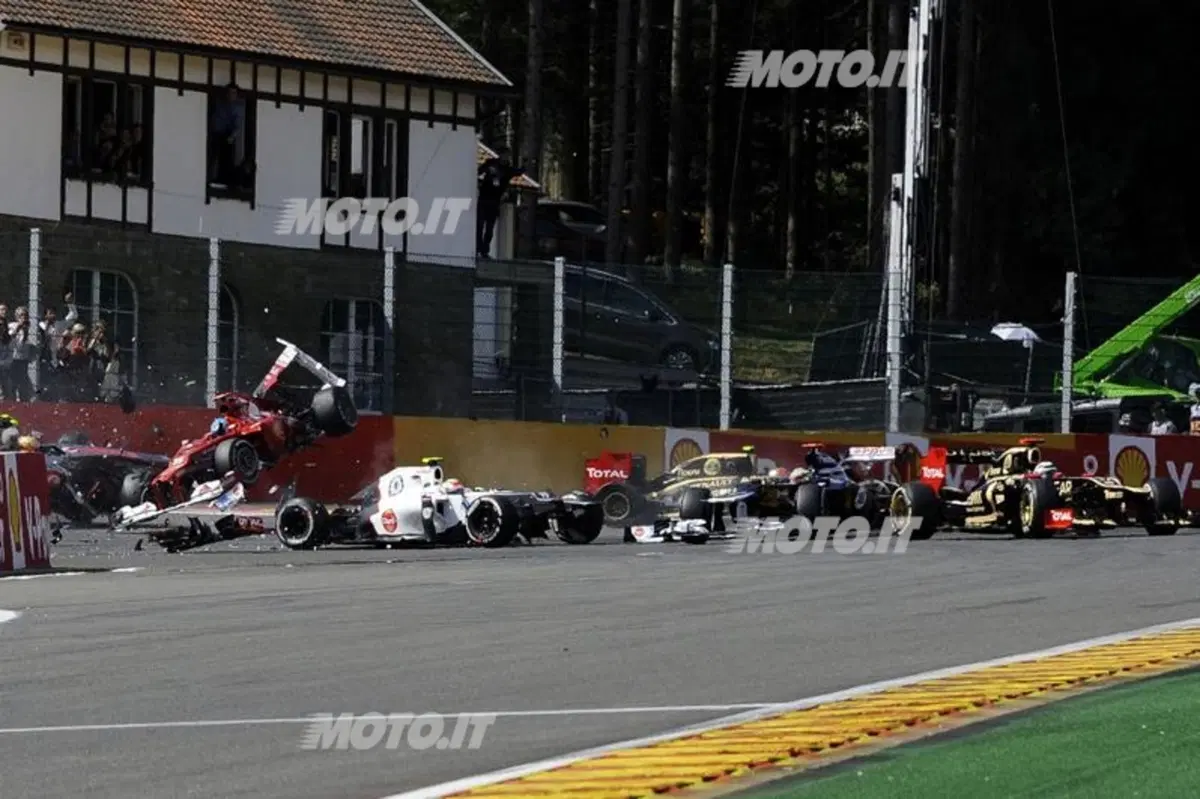 GP Spa 2012: la fotosequenza dell’incidente (6)