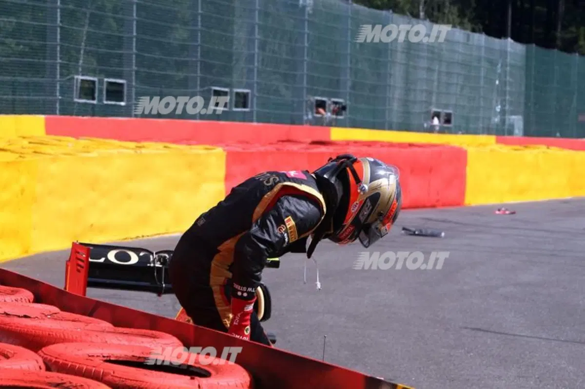GP Spa 2012: la fotosequenza dell’incidente (10)