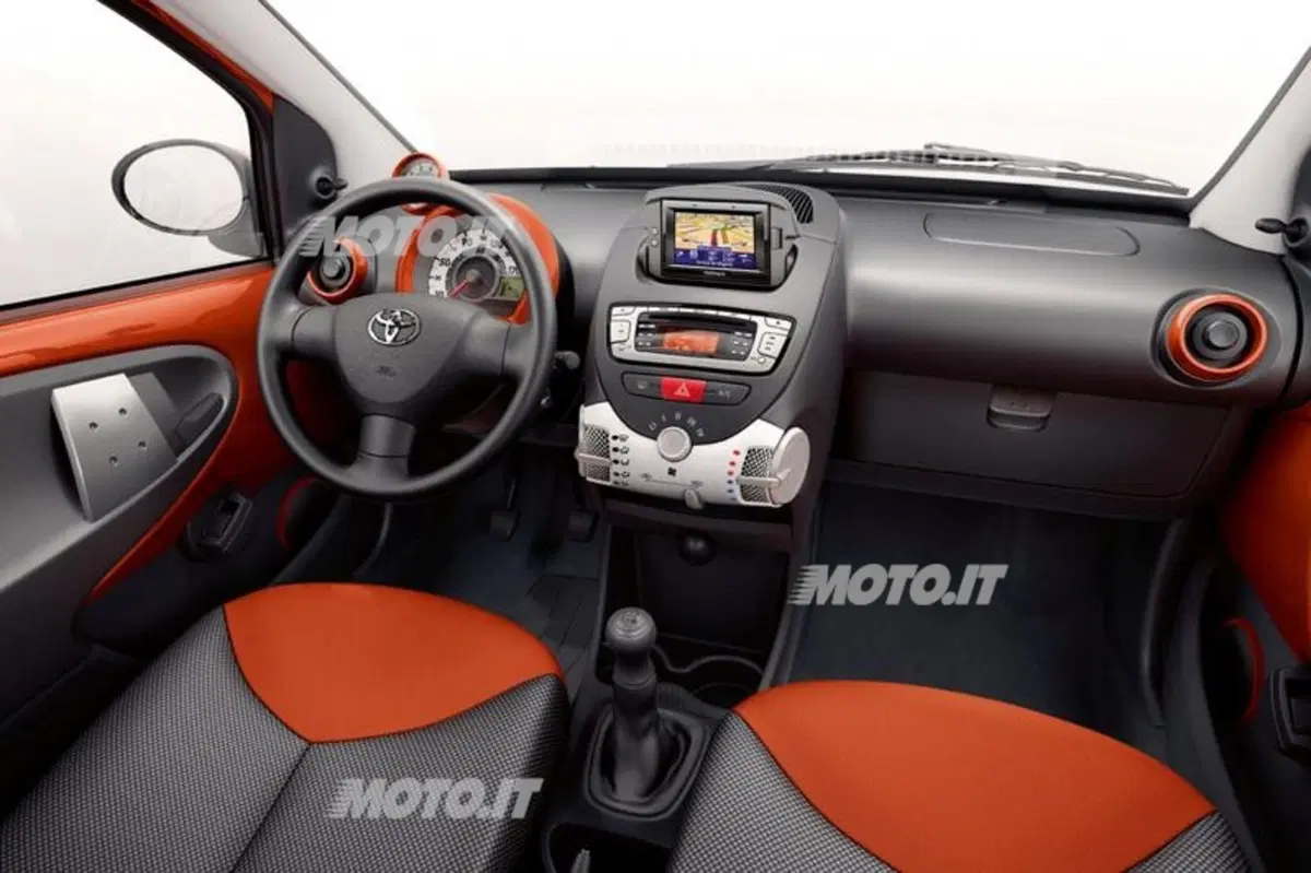Toyota Aygo Connect: listino prezzi (2)