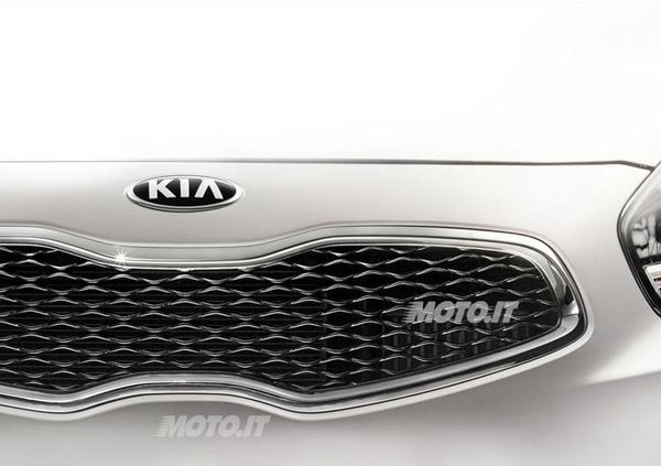 Kia Carens: nuovi teaser ufficiali