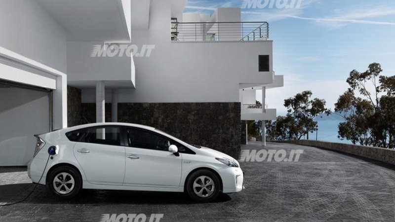 Toyota Prius Plug-in Hybrid: listino prezzi