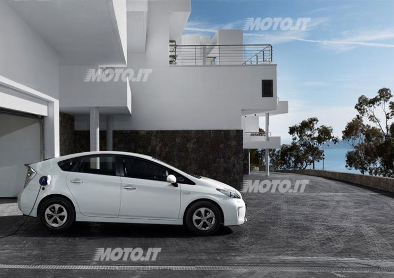 Toyota Prius Plug-in Hybrid: listino prezzi