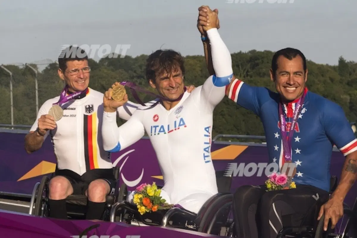 Alex Zanardi medaglia d'oro Handbike alle Paralimpiadi 2012 (3)