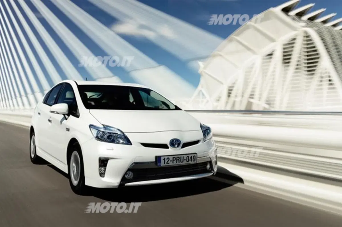 Toyota Prius Plug-In (7)