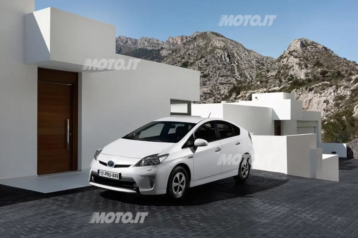 Toyota Prius Plug-In (8)