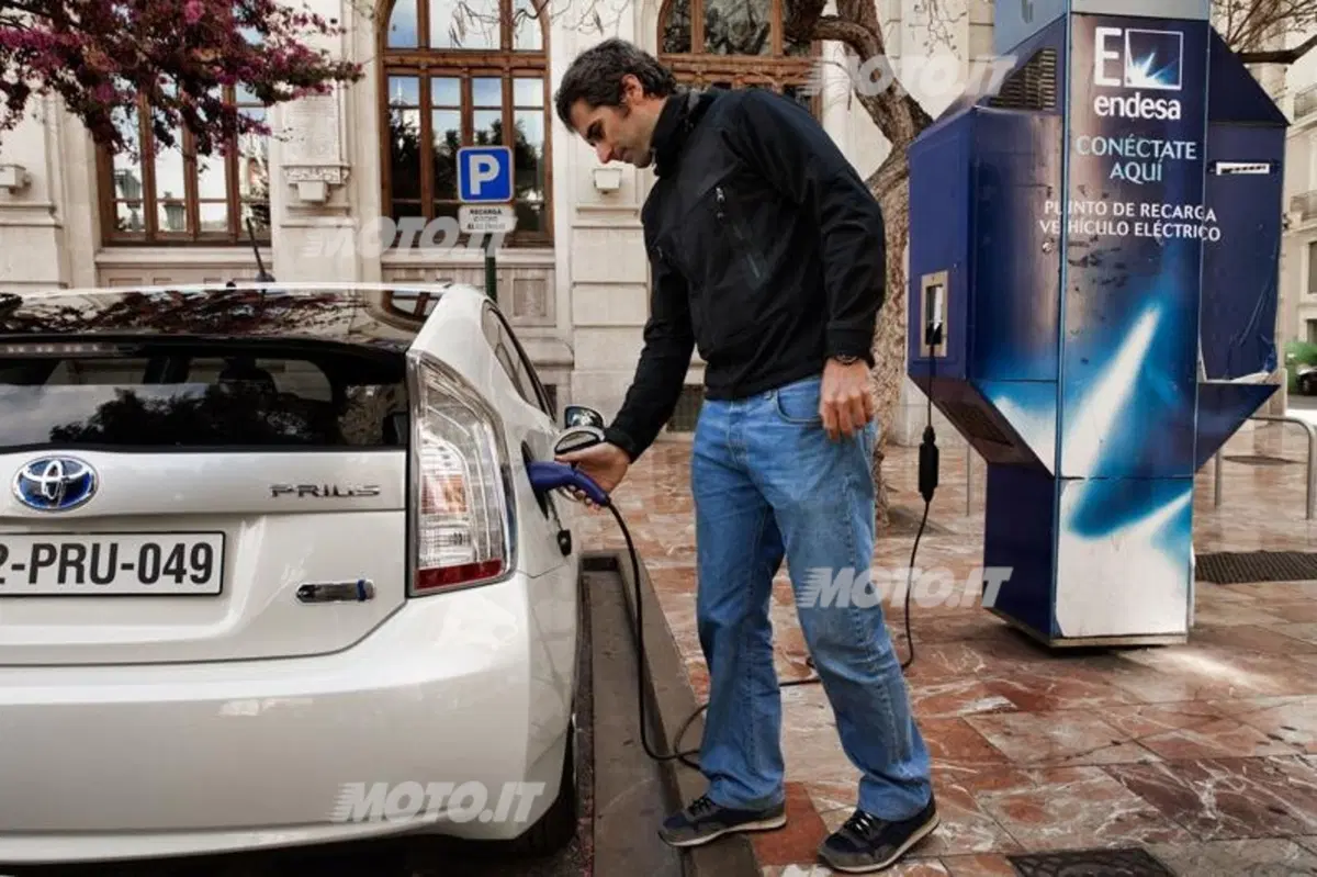 Toyota Prius Plug-In (14)