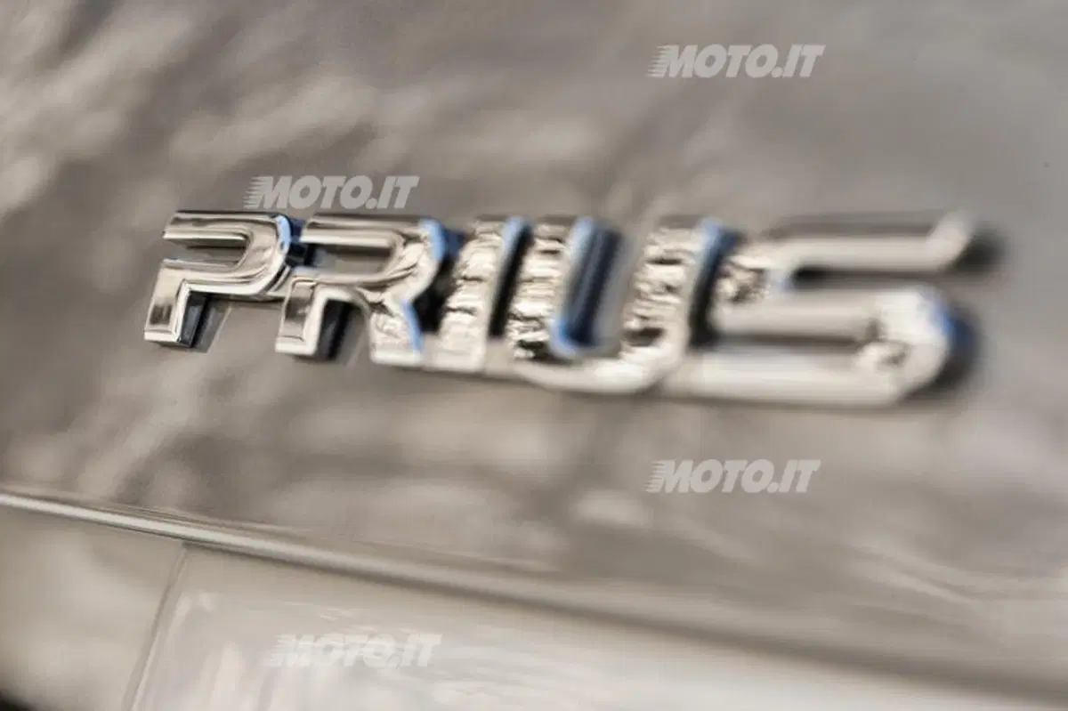 Toyota Prius Plug-In (16)