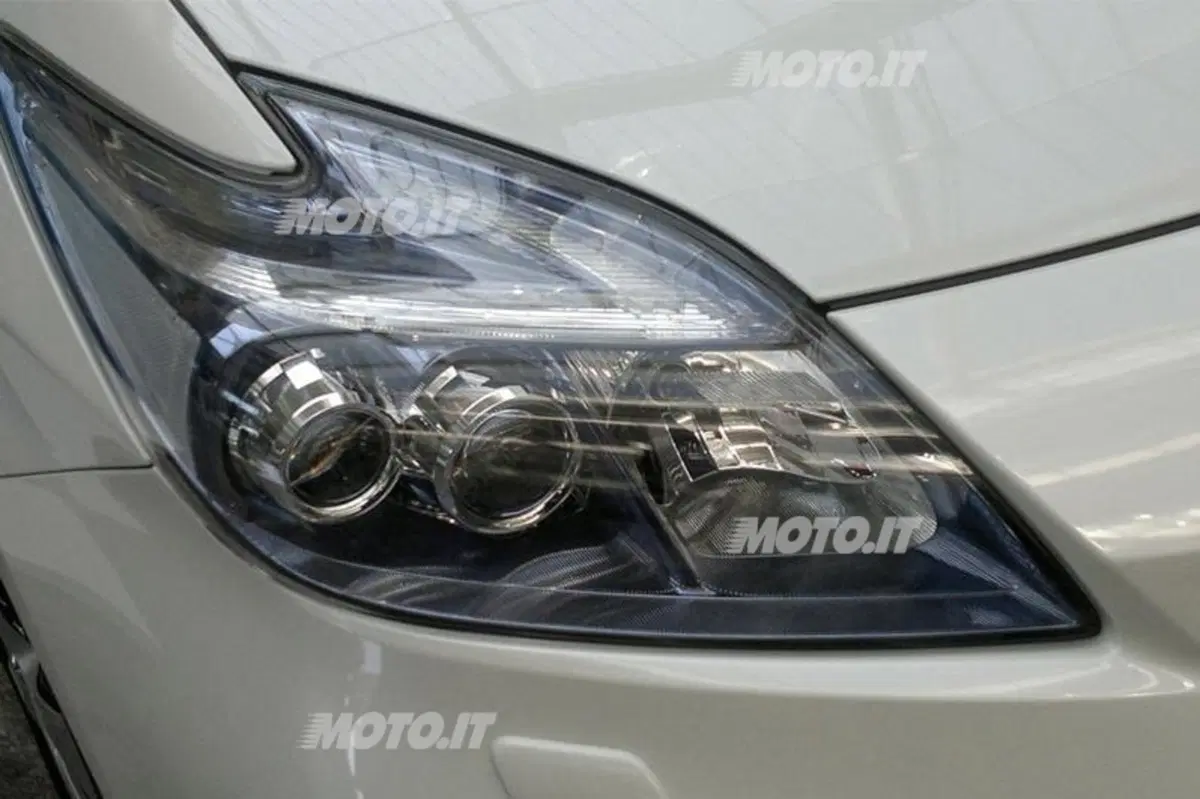 Toyota Prius Plug-In (19)