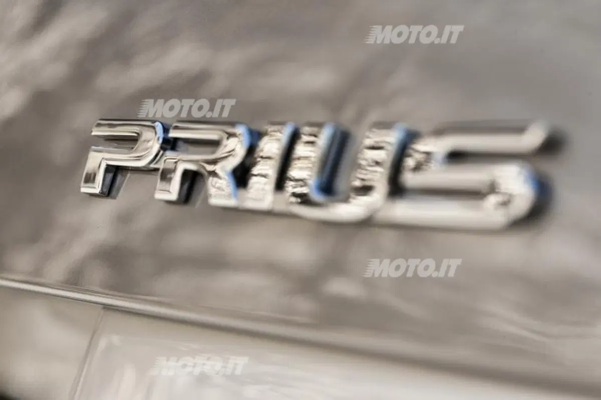 Toyota Prius Plug-In (20)