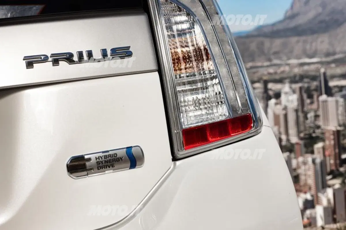Toyota Prius Plug-In (25)