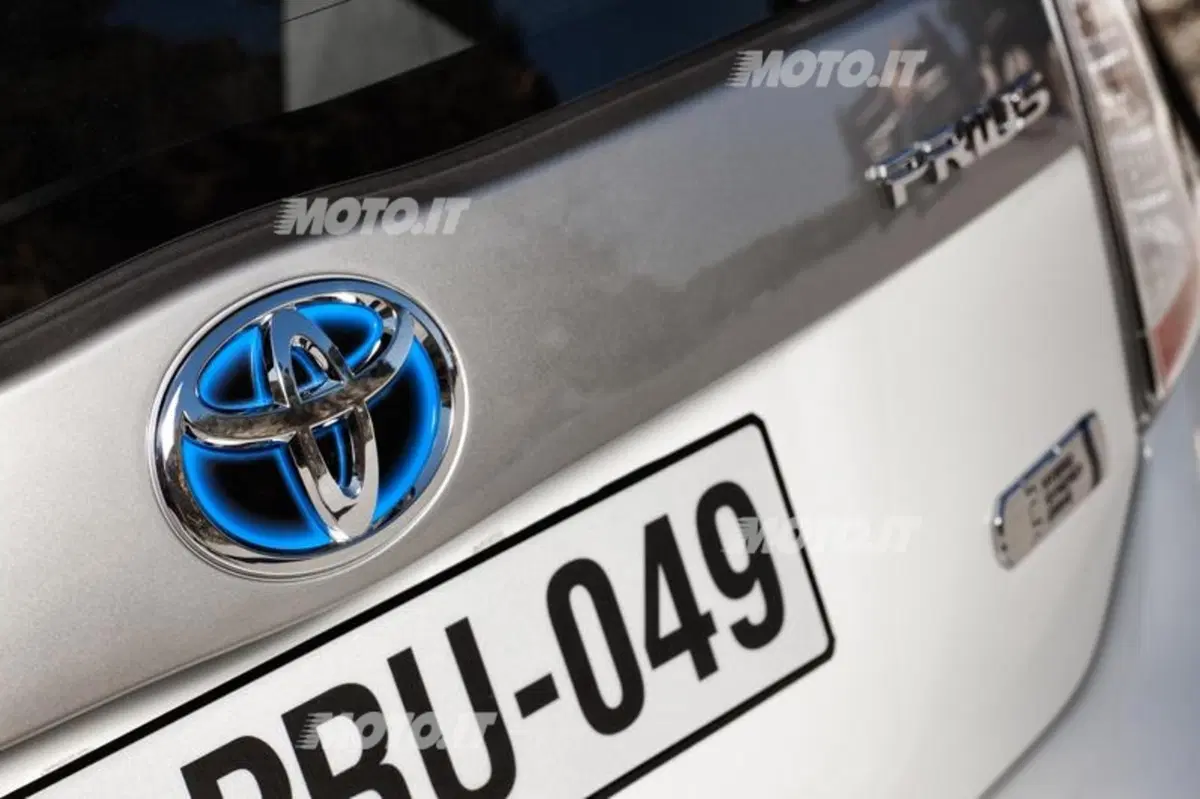 Toyota Prius Plug-In (27)