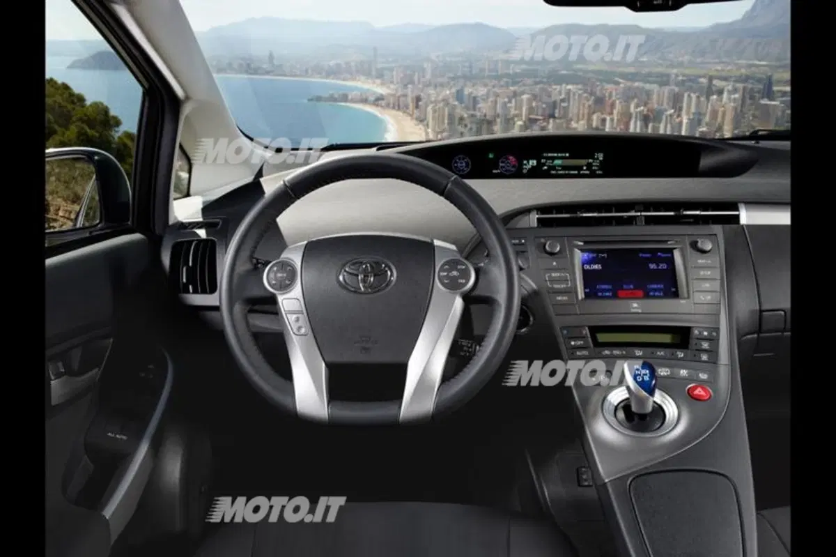 Toyota Prius Plug-In (35)