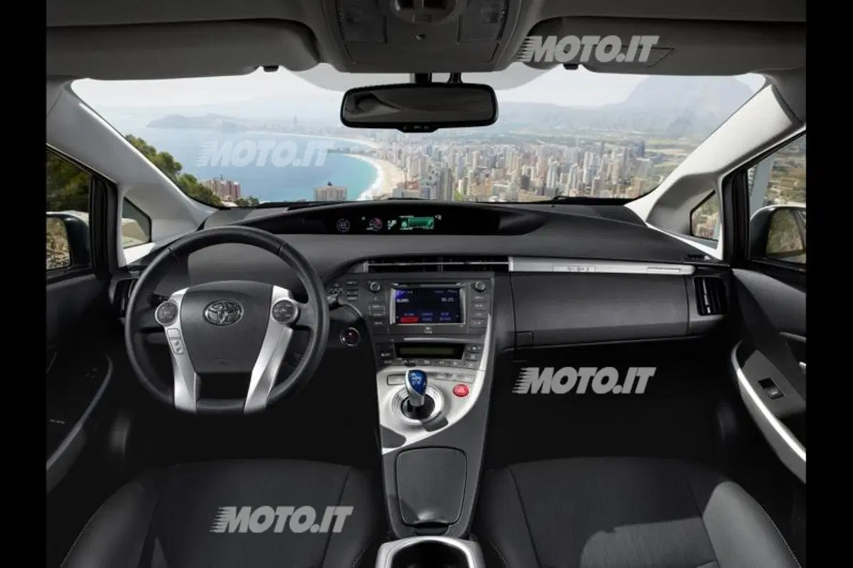 Toyota Prius Plug-In (36)