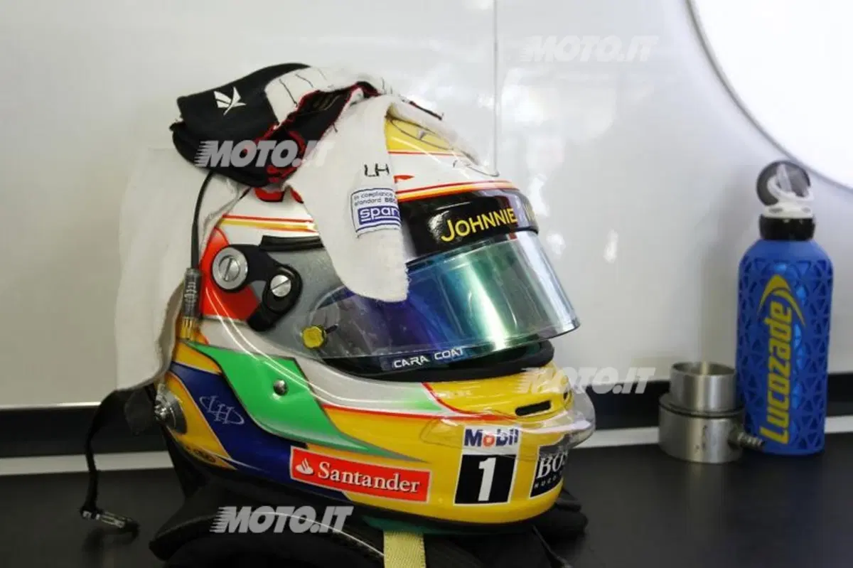 Hamilton: un casco col tricolore per Monza