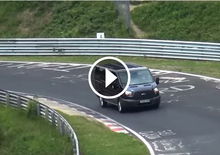 Nürburgring: un Ford Transit sfida le supercar [Video]