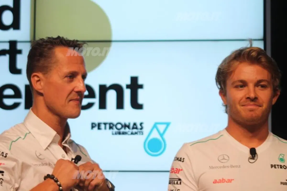 Petronas festeggia i 100 anni con “Fluid Art Movement” (7)