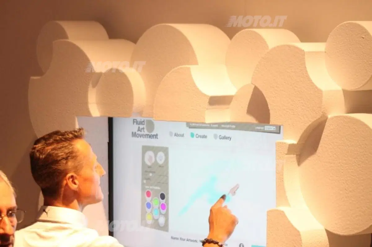 Petronas festeggia i 100 anni con “Fluid Art Movement” (9)