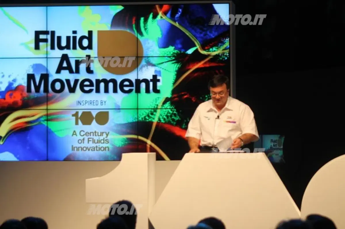 Petronas festeggia i 100 anni con “Fluid Art Movement” (15)