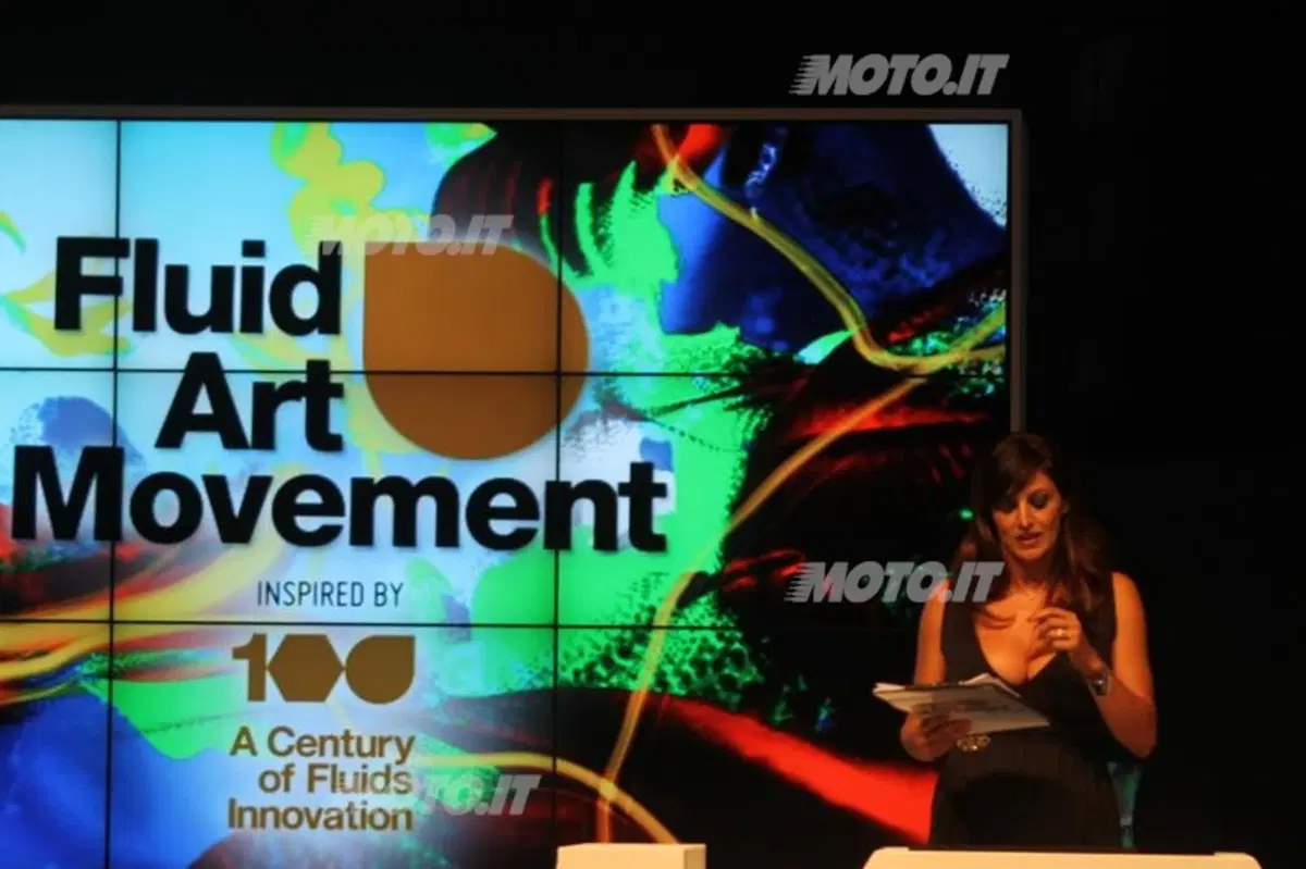 Petronas festeggia i 100 anni con “Fluid Art Movement” (16)