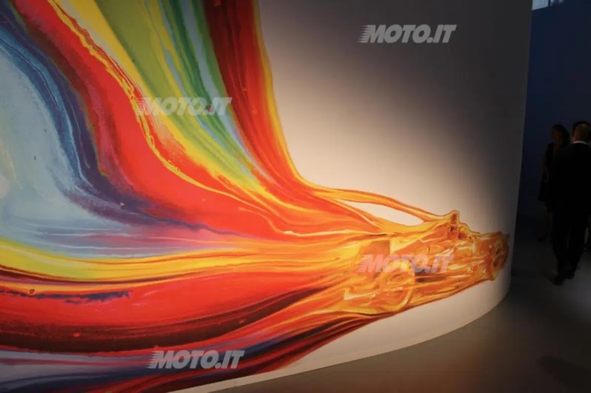Petronas festeggia i 100 anni con “Fluid Art Movement” (20)